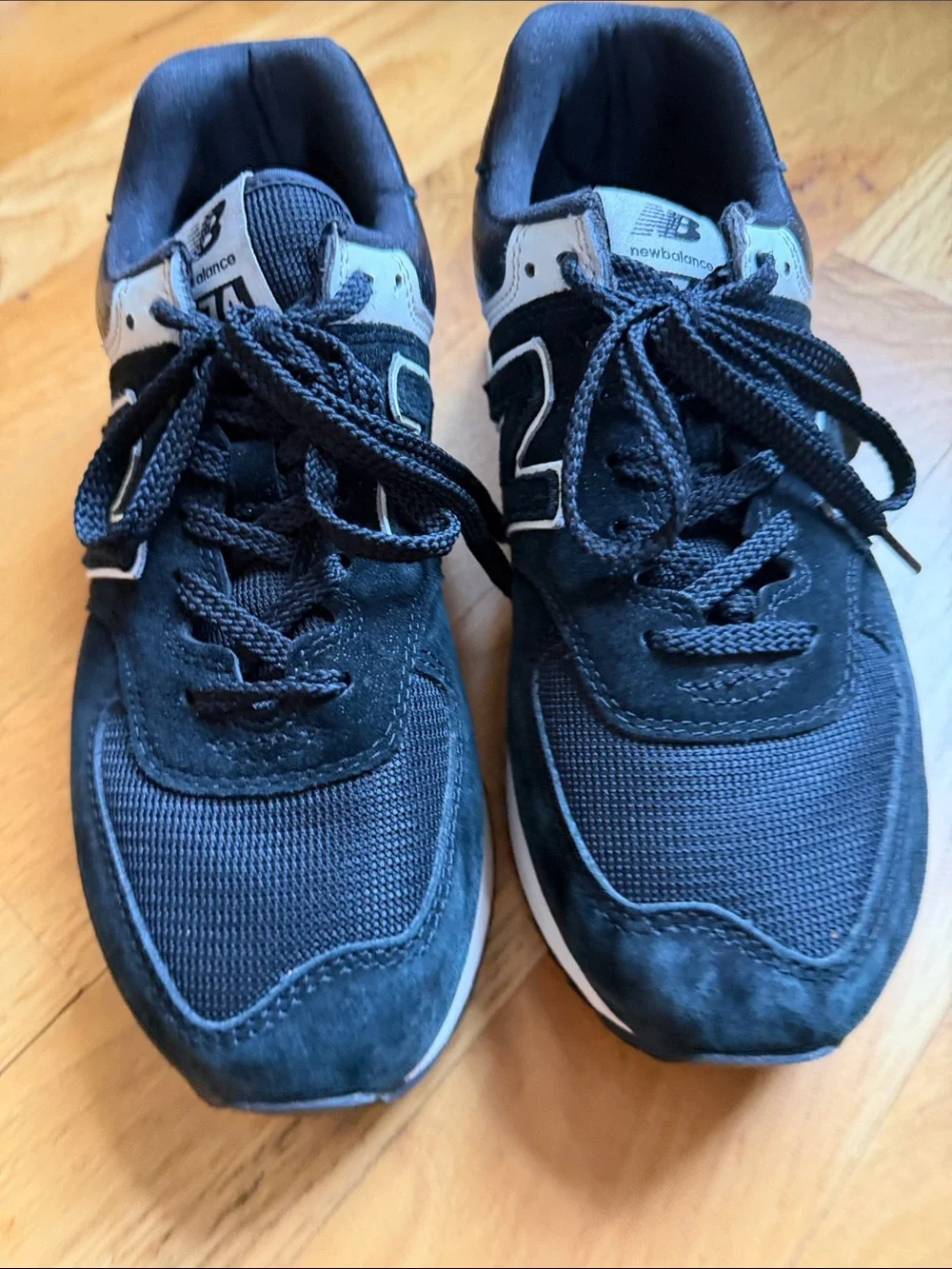 New Balance Womens 574 Blsck Suede Stacked Sneakers | W 9.5 US